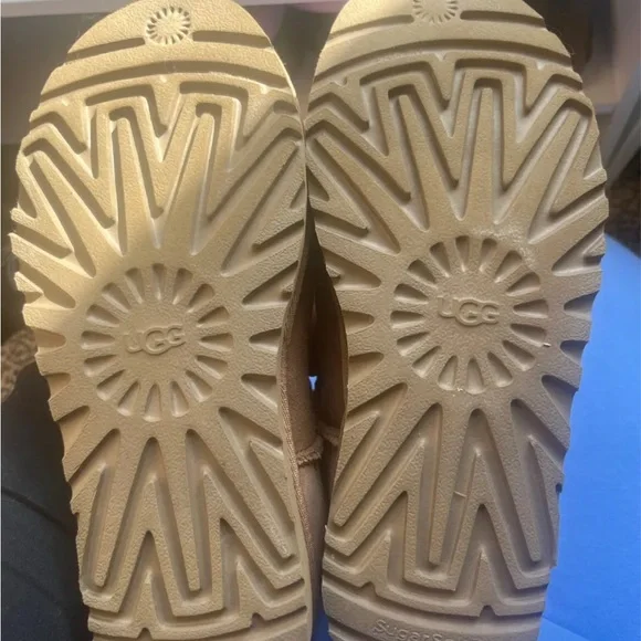 UGG Mini II Tan Boots - Picture 6 of 6